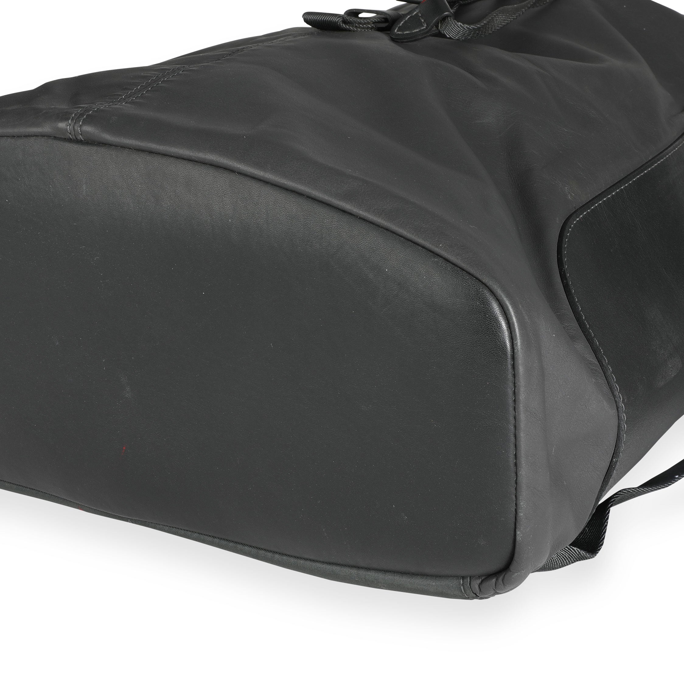 Louis Vuitton Louis Vuitton V-Line Pulse Backpack