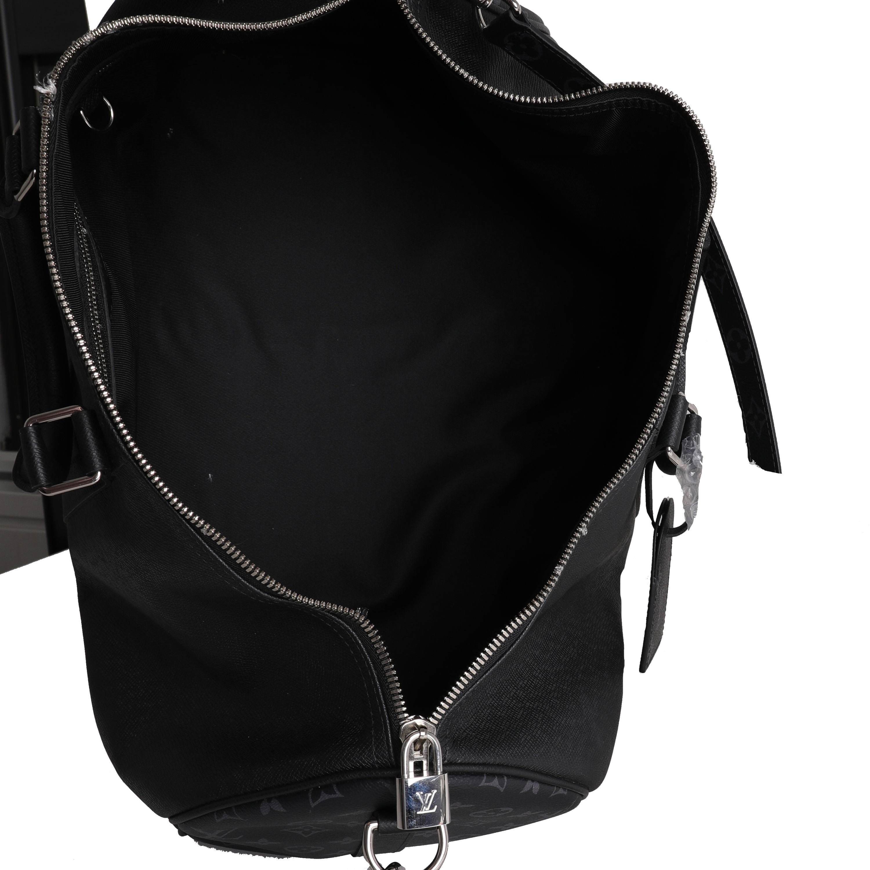 Louis Vuitton Louis Vuitton Black Monogram Eclipse Taigarama Keepall Bandoulière 50
