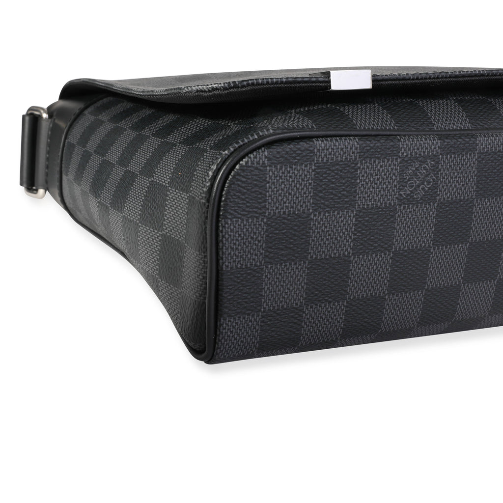 Louis Vuitton Louis Vuitton Damier Graphite District Messenger MM