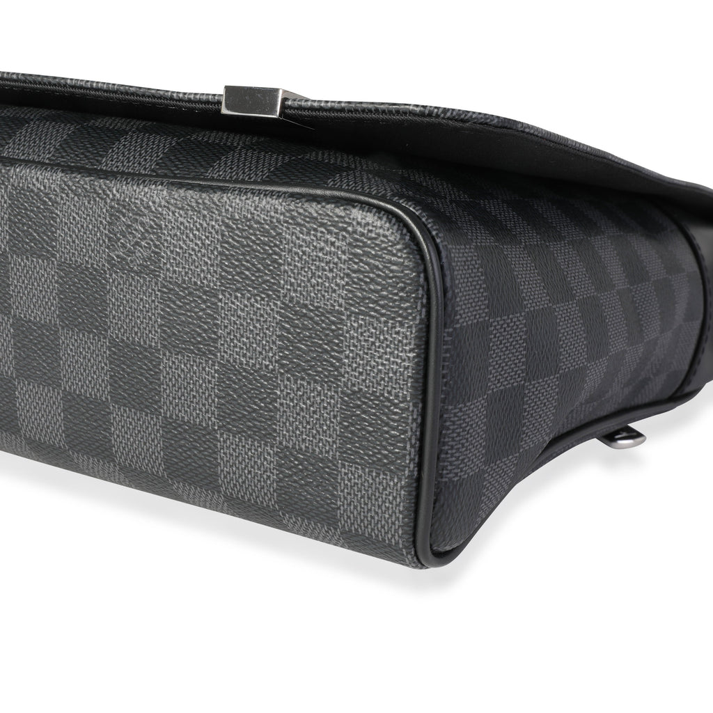 Louis Vuitton Louis Vuitton Damier Graphite District Messenger MM
