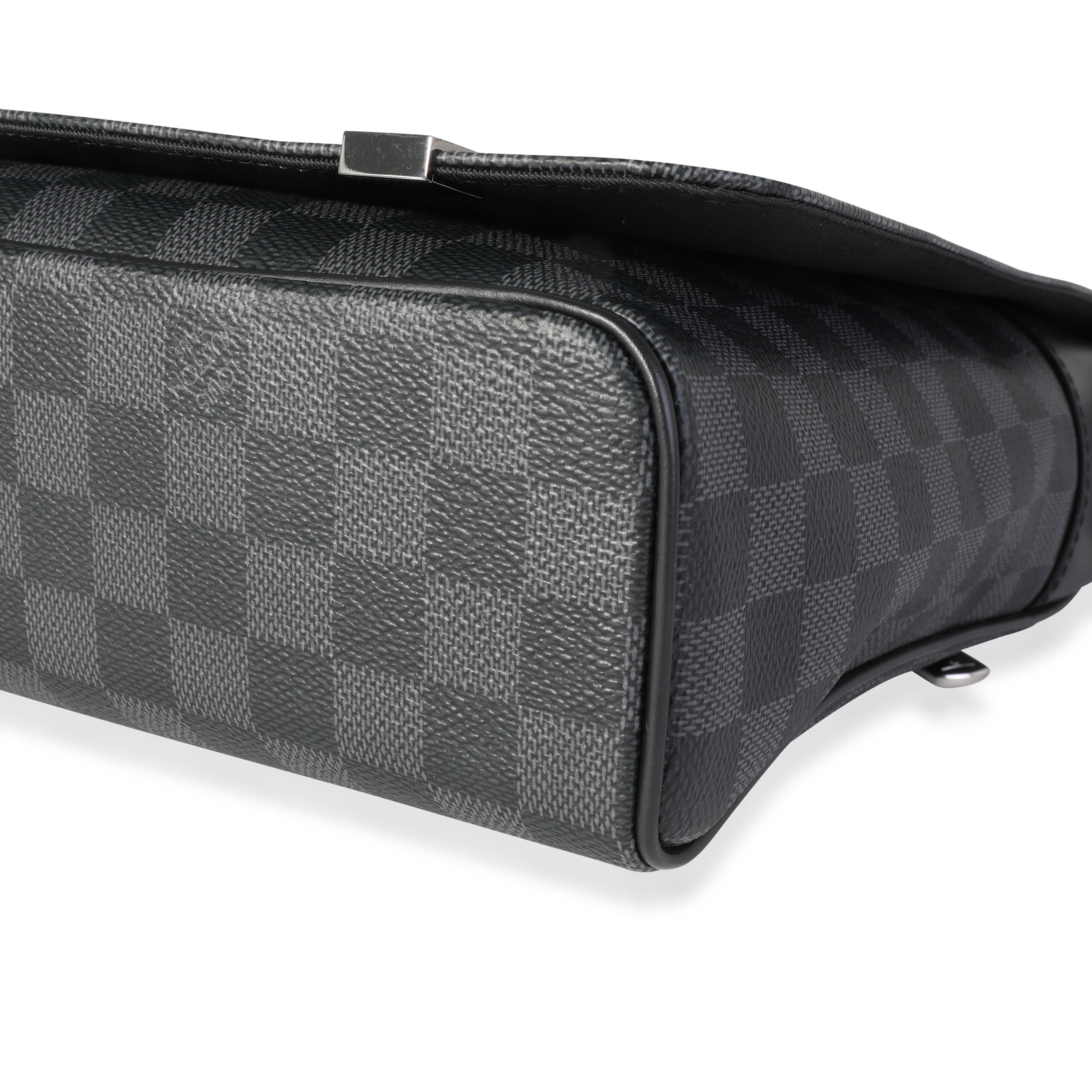 Louis Vuitton Louis Vuitton Damier Graphite District Messenger MM
