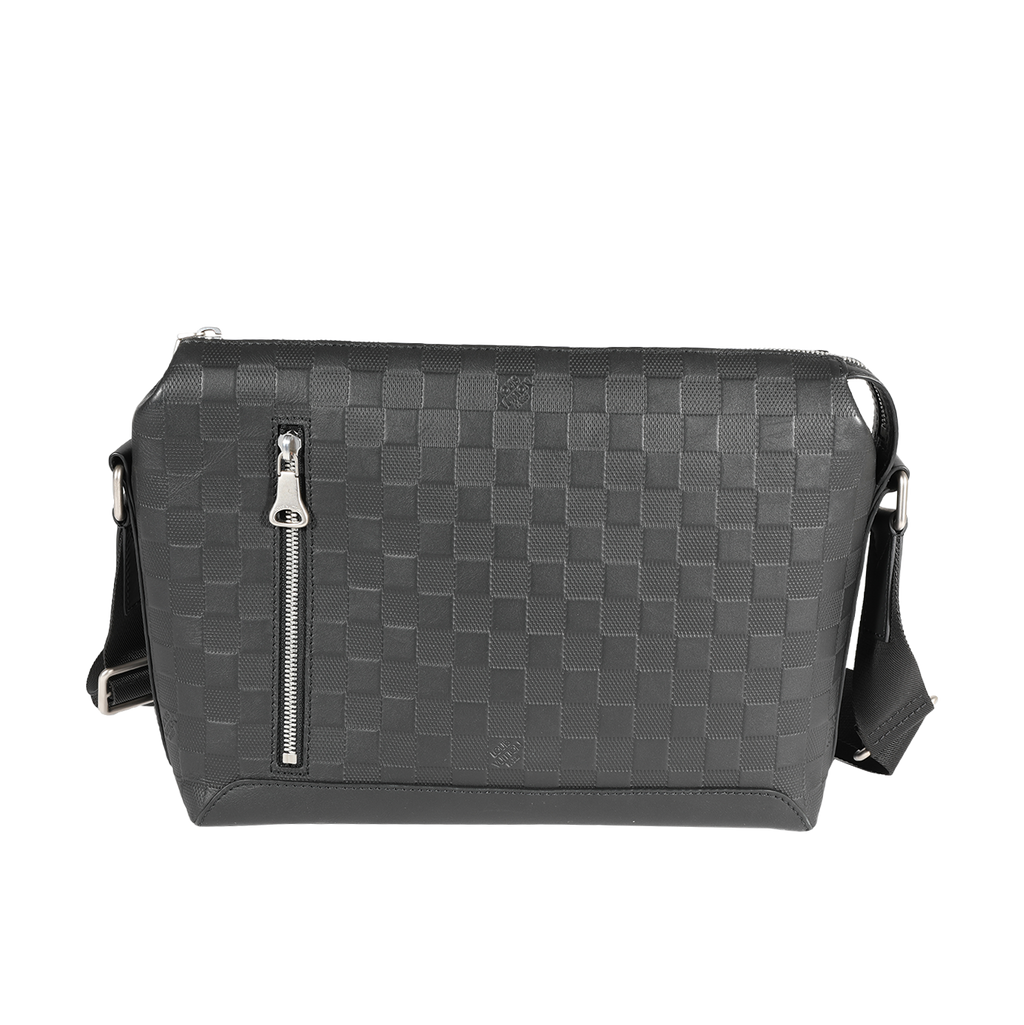 Louis Vuitton Louis Vuitton Black Damier Infini Discovery Messenger