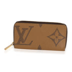 Louis Vuitton Louis Vuitton Monogram Giant Zippy Wallet