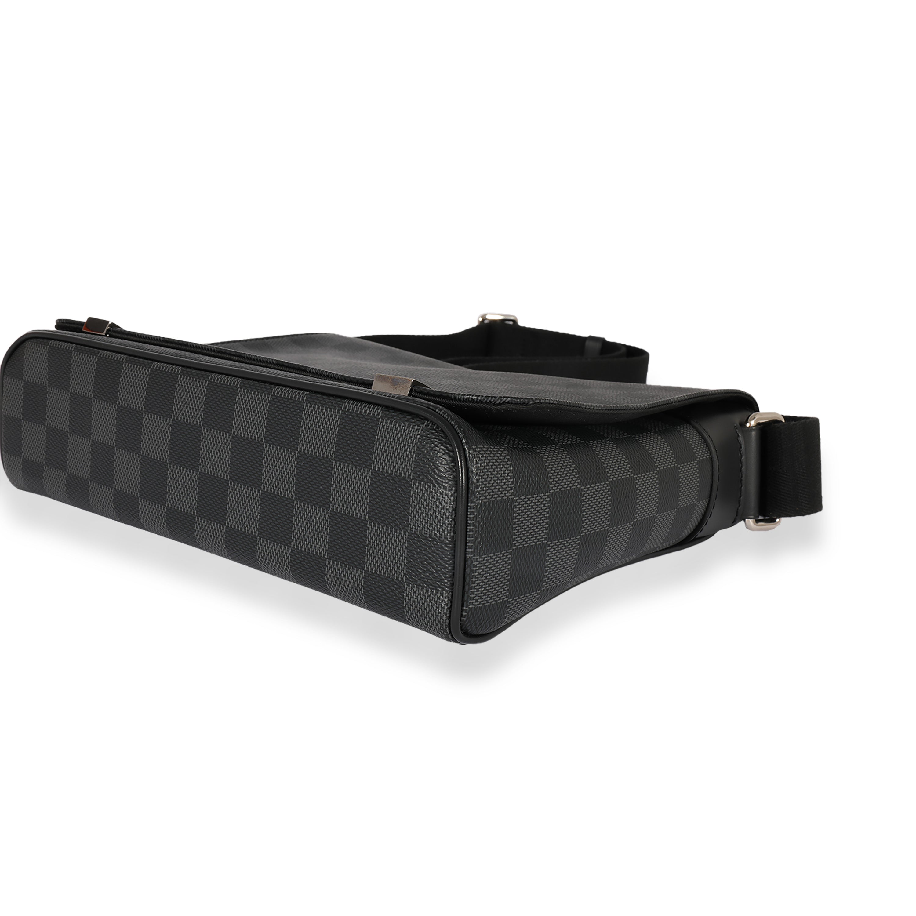 Louis Vuitton Louis Vuitton Damier Graphite Canvas District NM