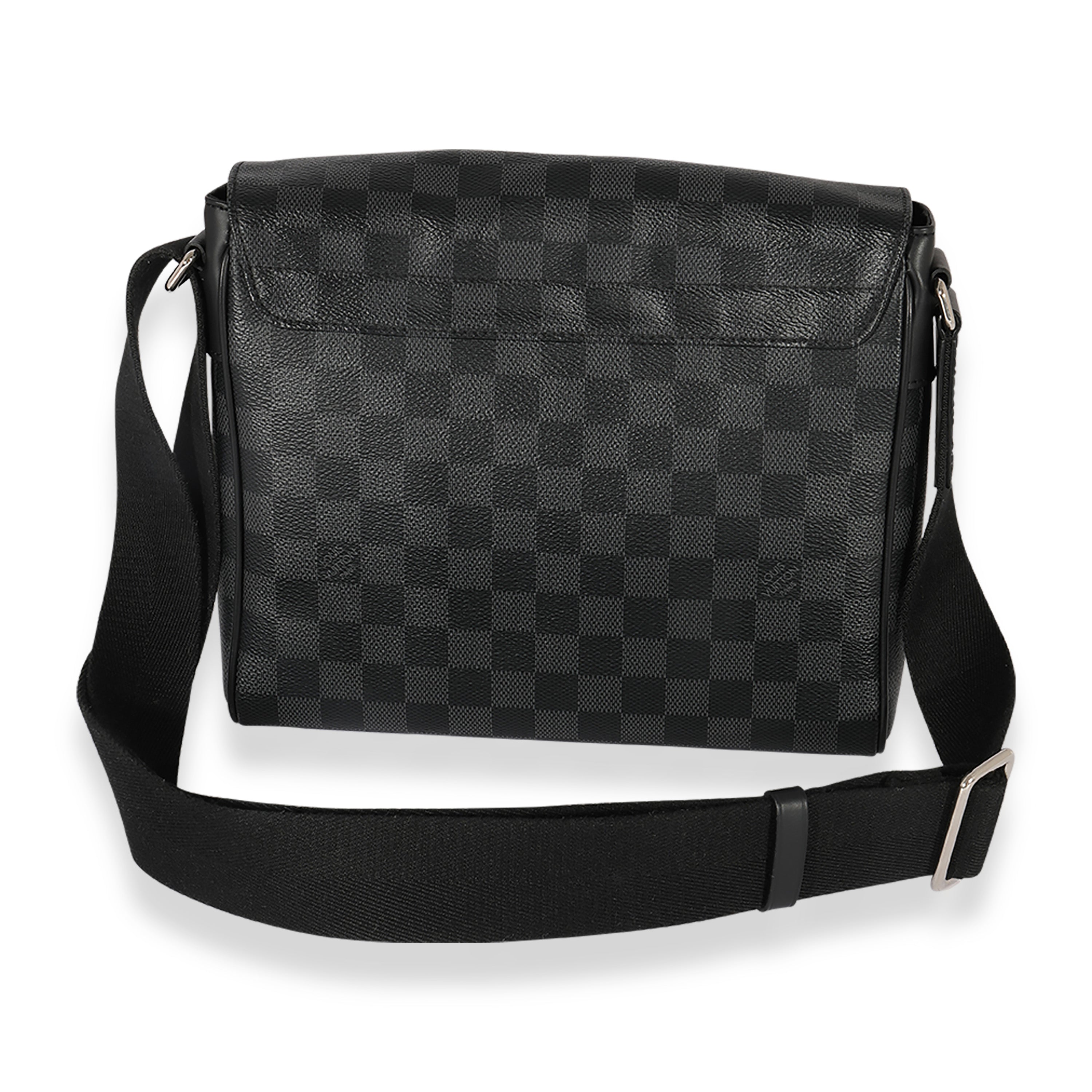 Louis Vuitton Louis Vuitton Damier Graphite Canvas District NM