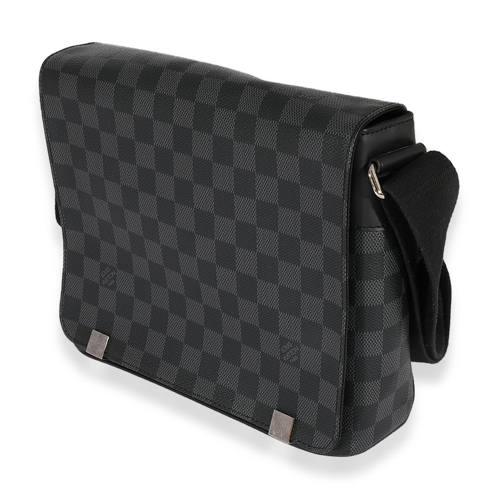 Louis Vuitton Louis Vuitton Damier Graphite Canvas District NM