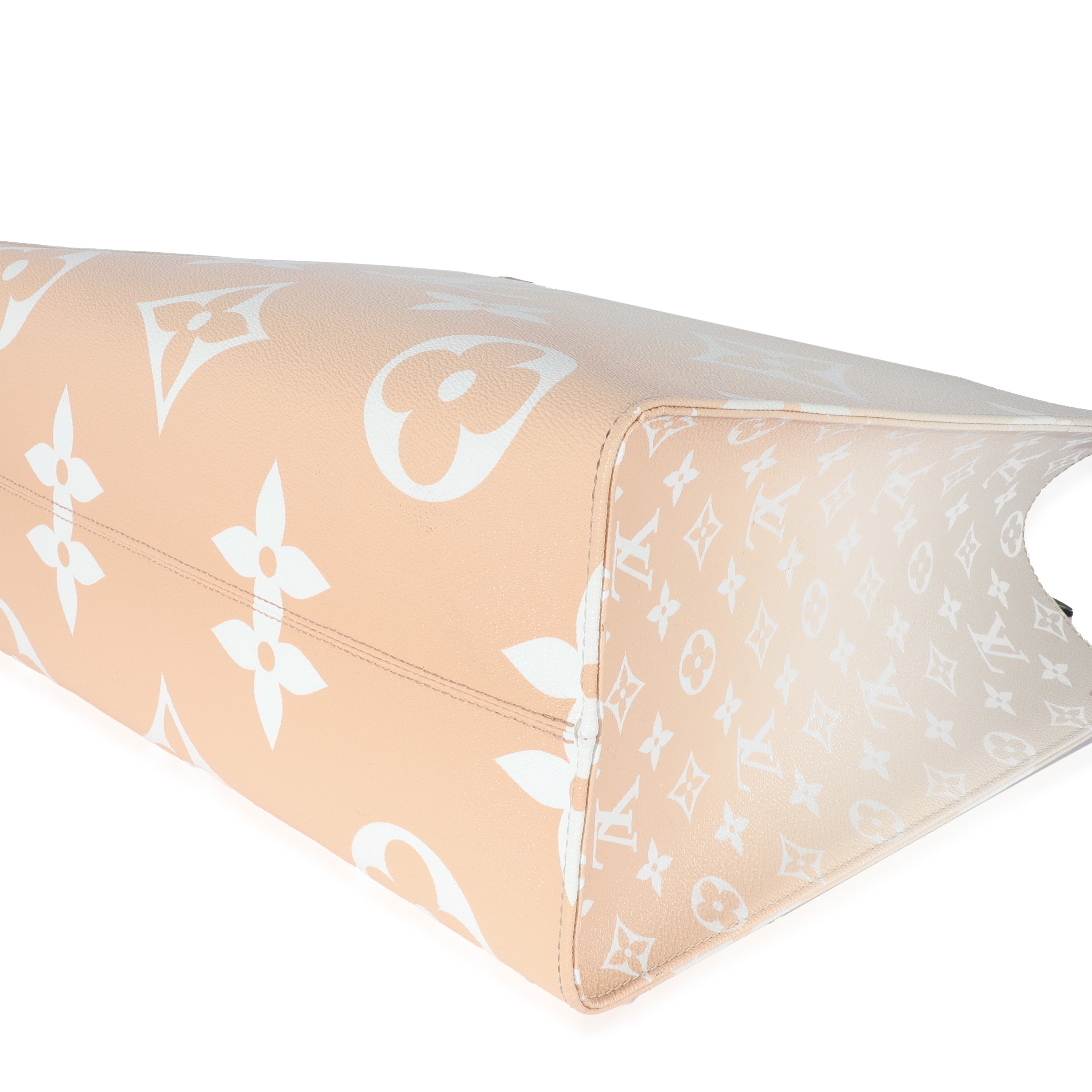 Louis Vuitton Louis Vuitton Canvas Monogram Giant By The Pool Onthego GM