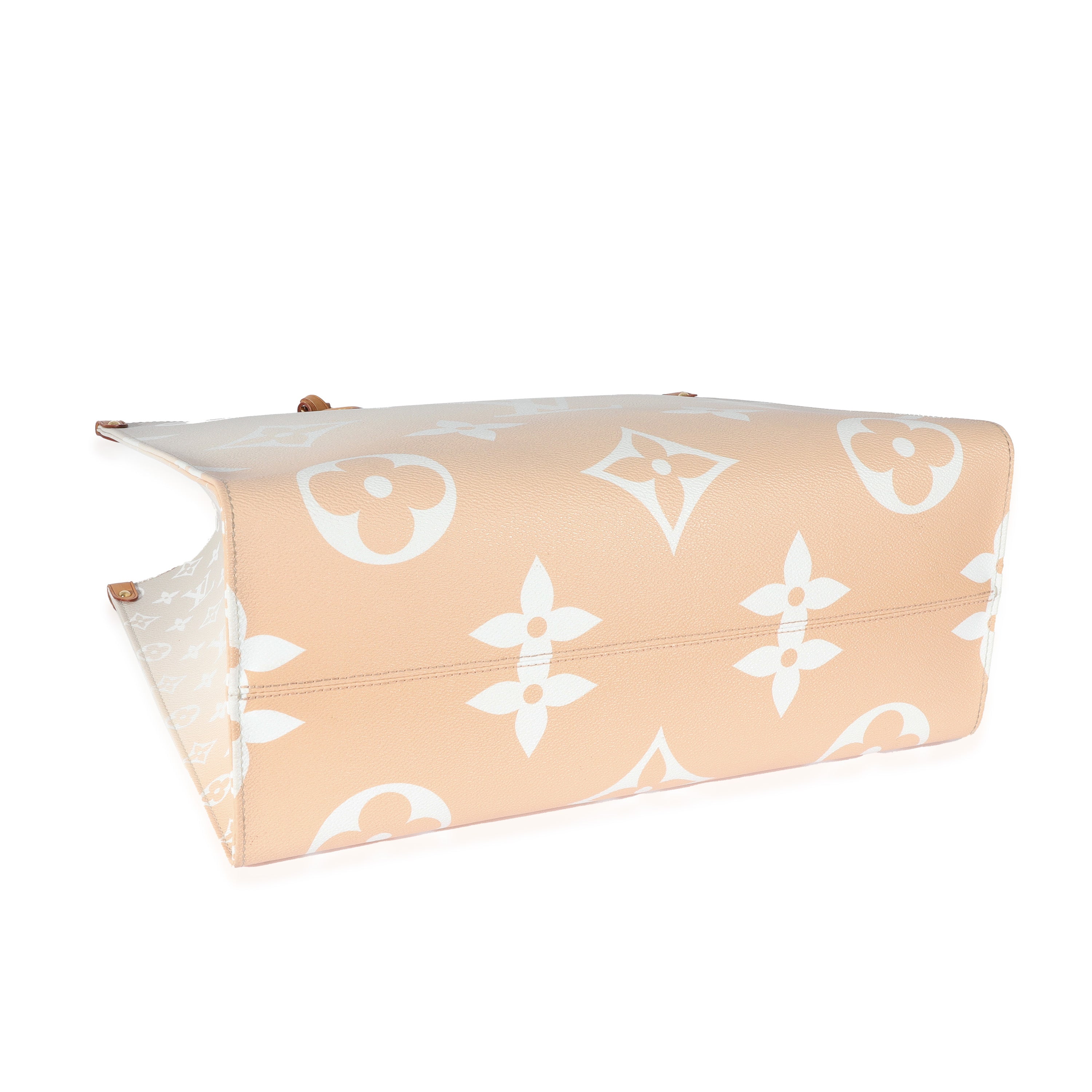 Louis Vuitton Louis Vuitton Canvas Monogram Giant By The Pool Onthego GM