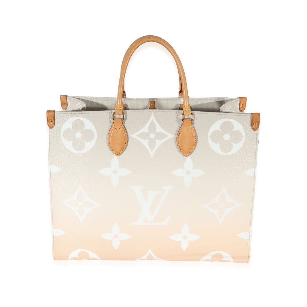 Louis Vuitton Louis Vuitton Canvas Monogram Giant By The Pool Onthego GM