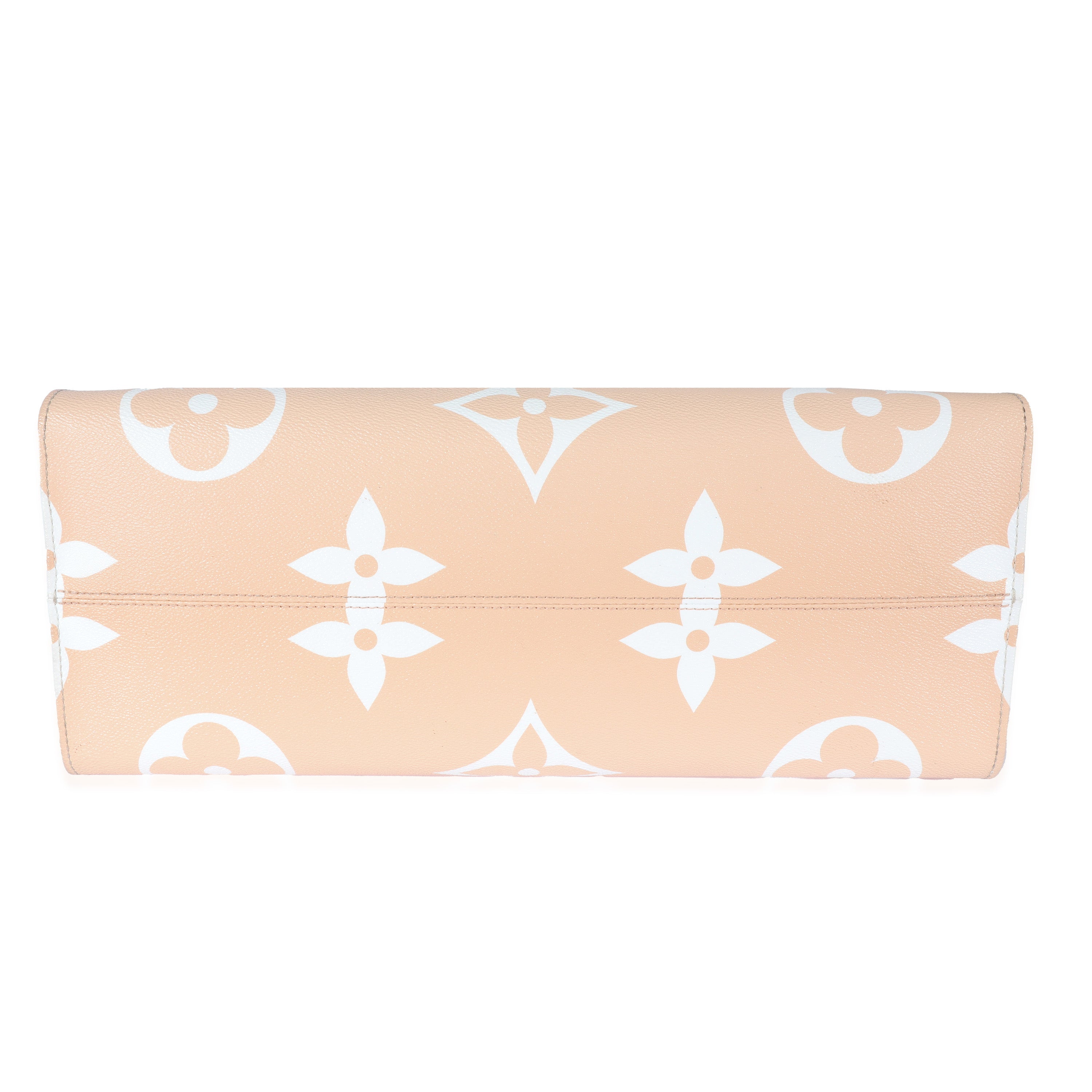 Louis Vuitton Louis Vuitton Canvas Monogram Giant By The Pool Onthego GM