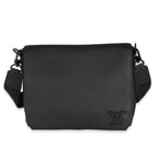 Louis Vuitton Black Grained Calf Leather Aerogram Takeoff Messenger