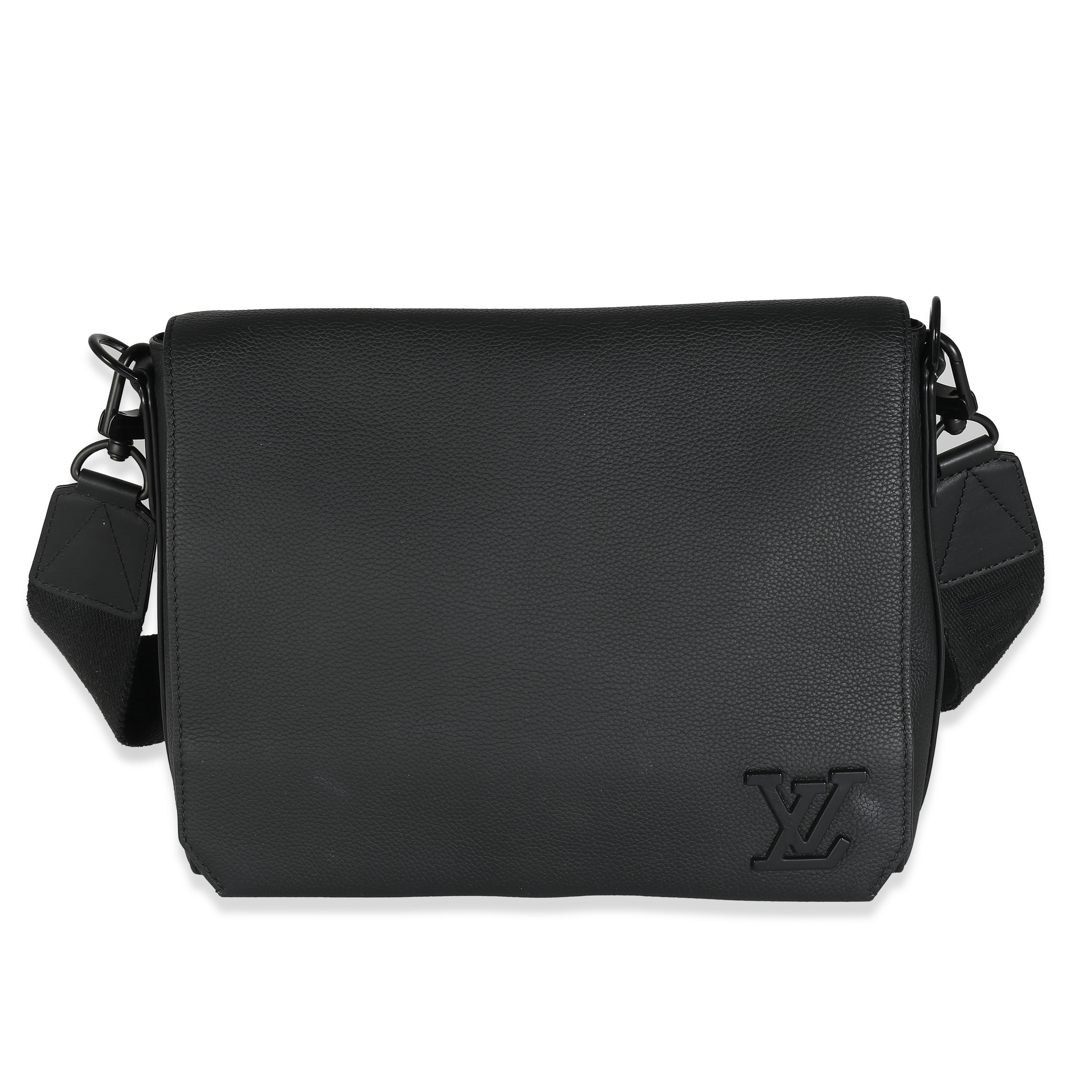 Louis Vuitton Black Grained Calf Leather Aerogram Takeoff Messenger