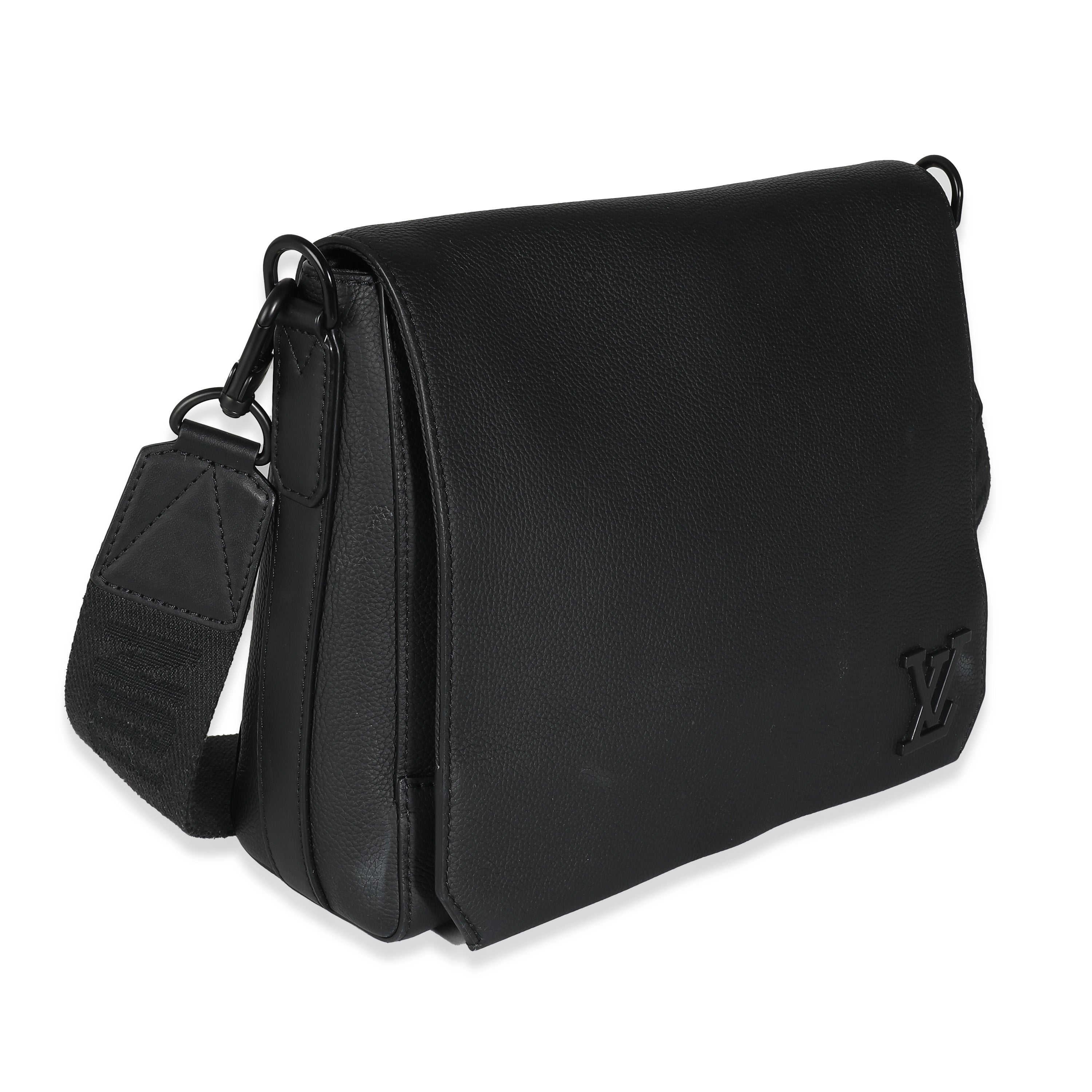 Louis Vuitton Black Grained Calf Leather Aerogram Takeoff Messenger