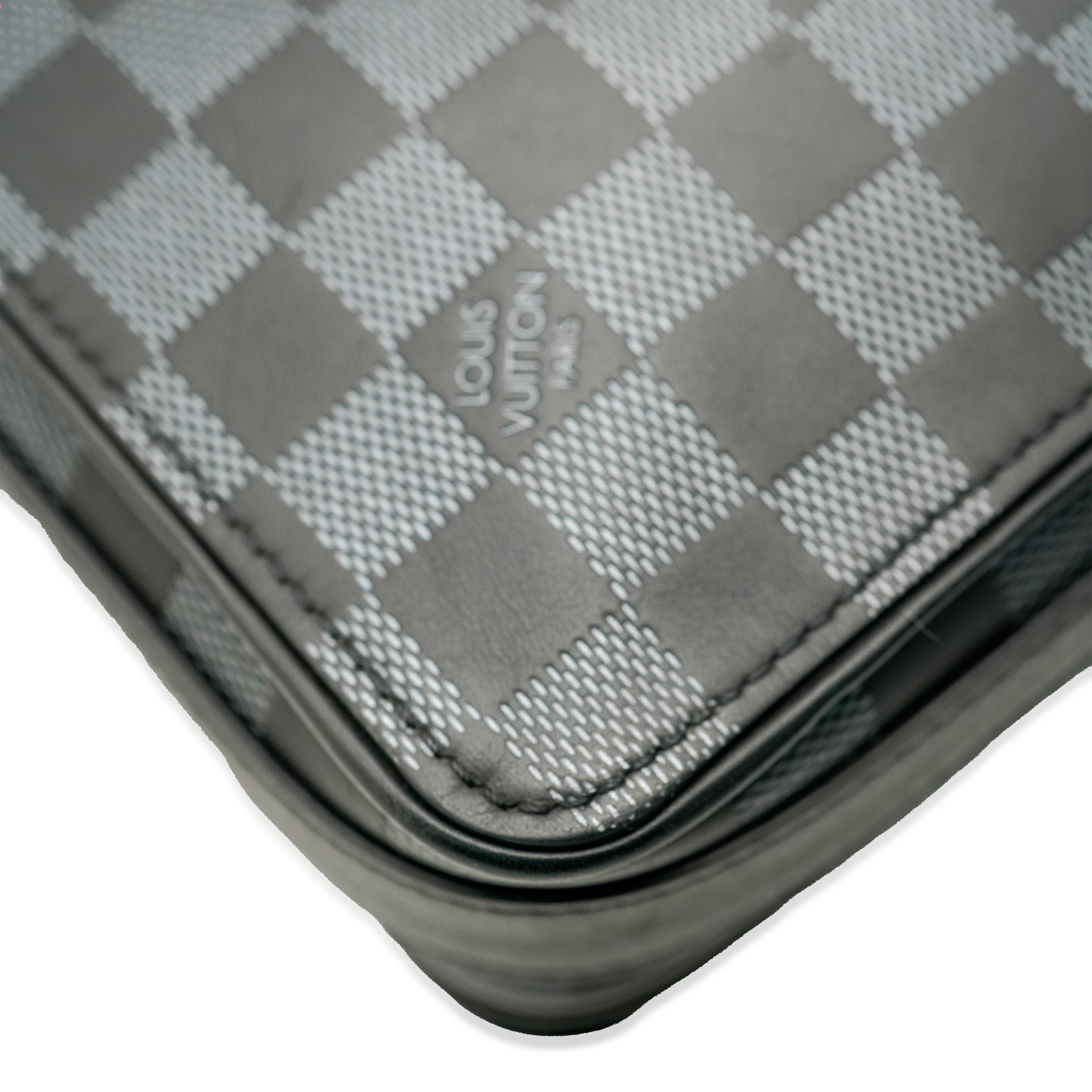Louis Vuitton Louis Vuitton Onyx Damier Infini Studio Messenger