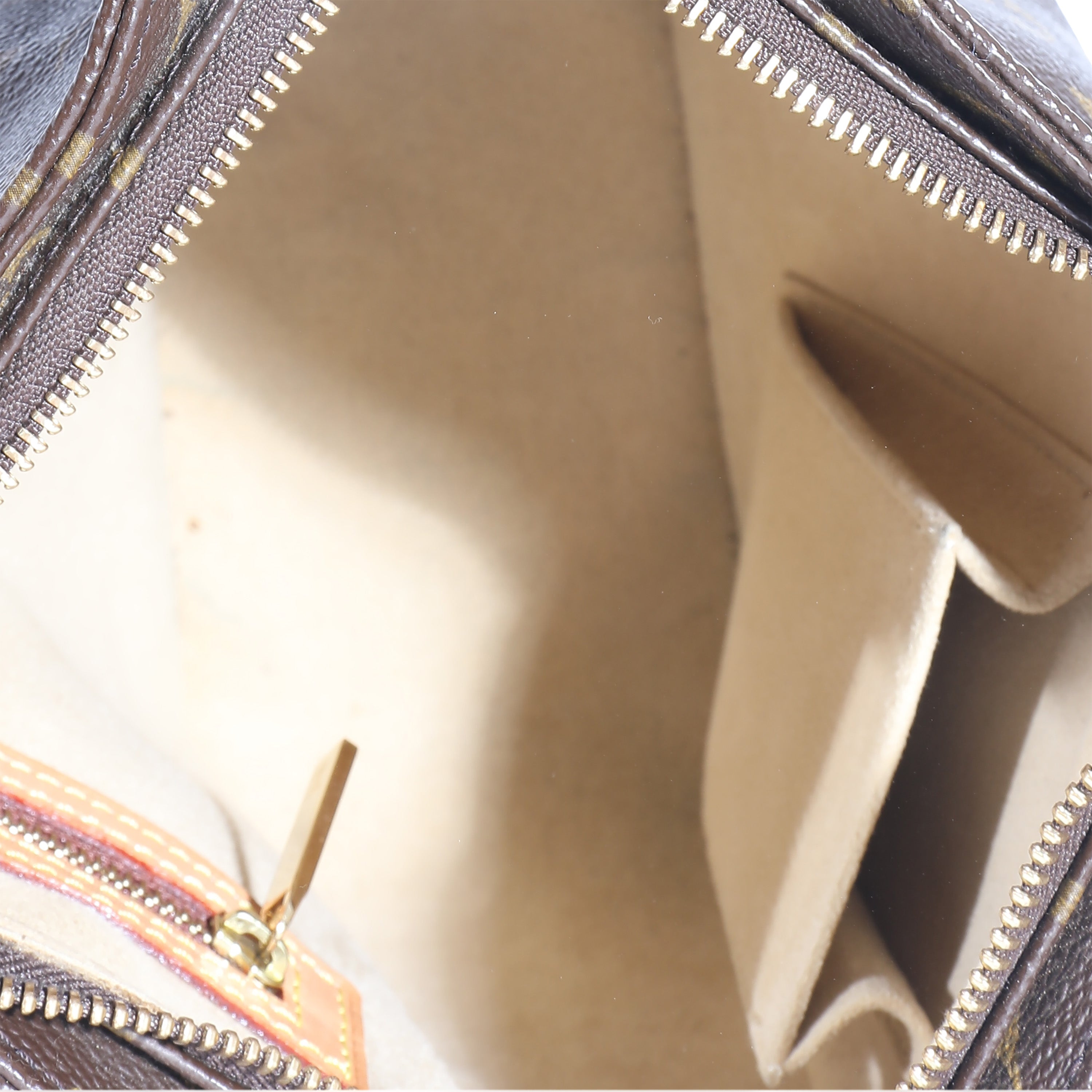 Louis Vuitton Louis Vuitton Monogram Canvas Looping MM