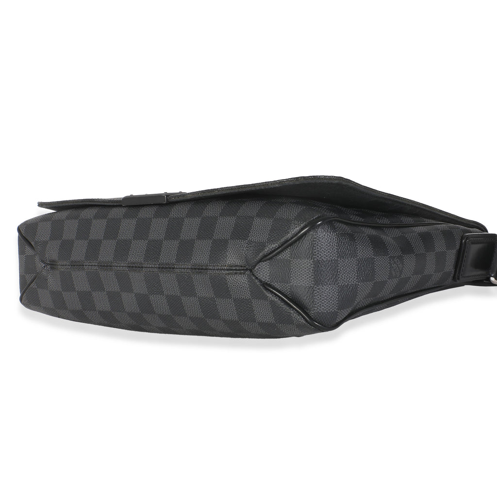 Louis Vuitton Damier Graphite Canvas District Messenger