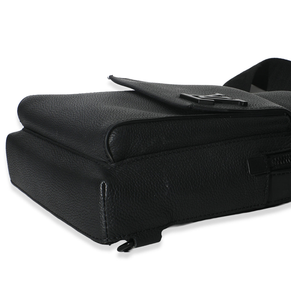 Louis Vuitton Black Waxy Calfskin Aerogram Pilot Slingbag
