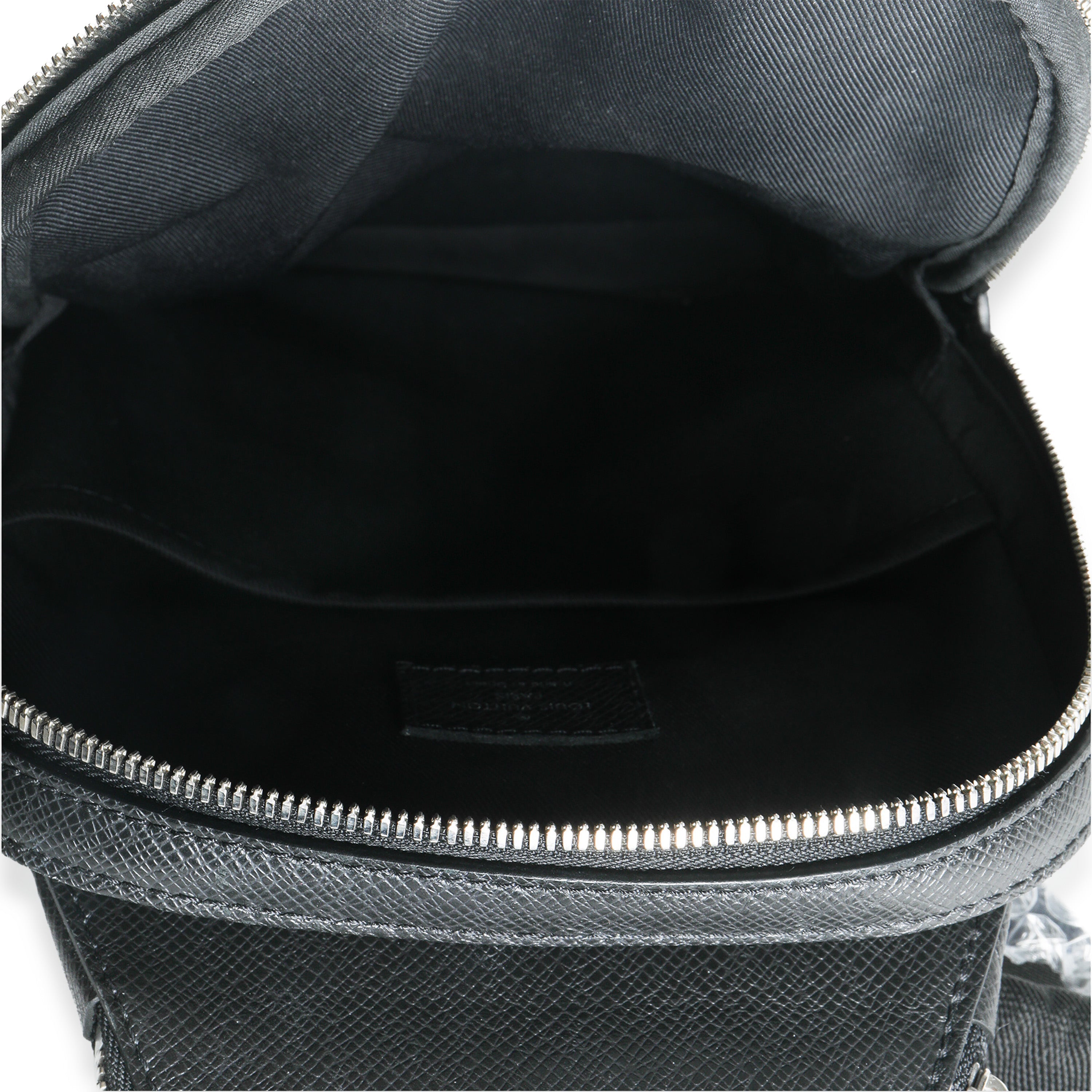 Louis Vuitton Black Taiga Avenue Sling Bag