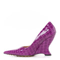 Bottega Veneta Gloss Calfskin Crocodile Embossed Punta Wedge Heels 40 Venom
