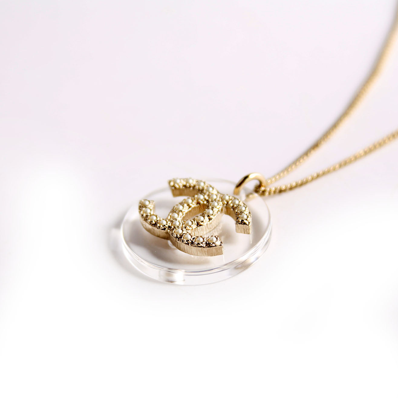 Chanel Clear Resin And Pearl CC Pendant Necklace Pearl/Gold