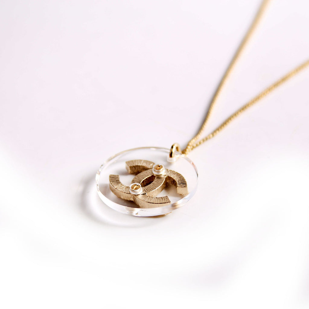 Chanel Clear Resin And Pearl CC Pendant Necklace Pearl/Gold