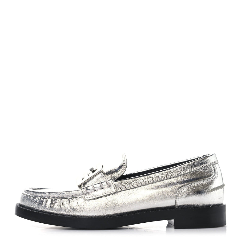 Fendi Metallic Vitello Womens Baguette Loafers 38 Argento