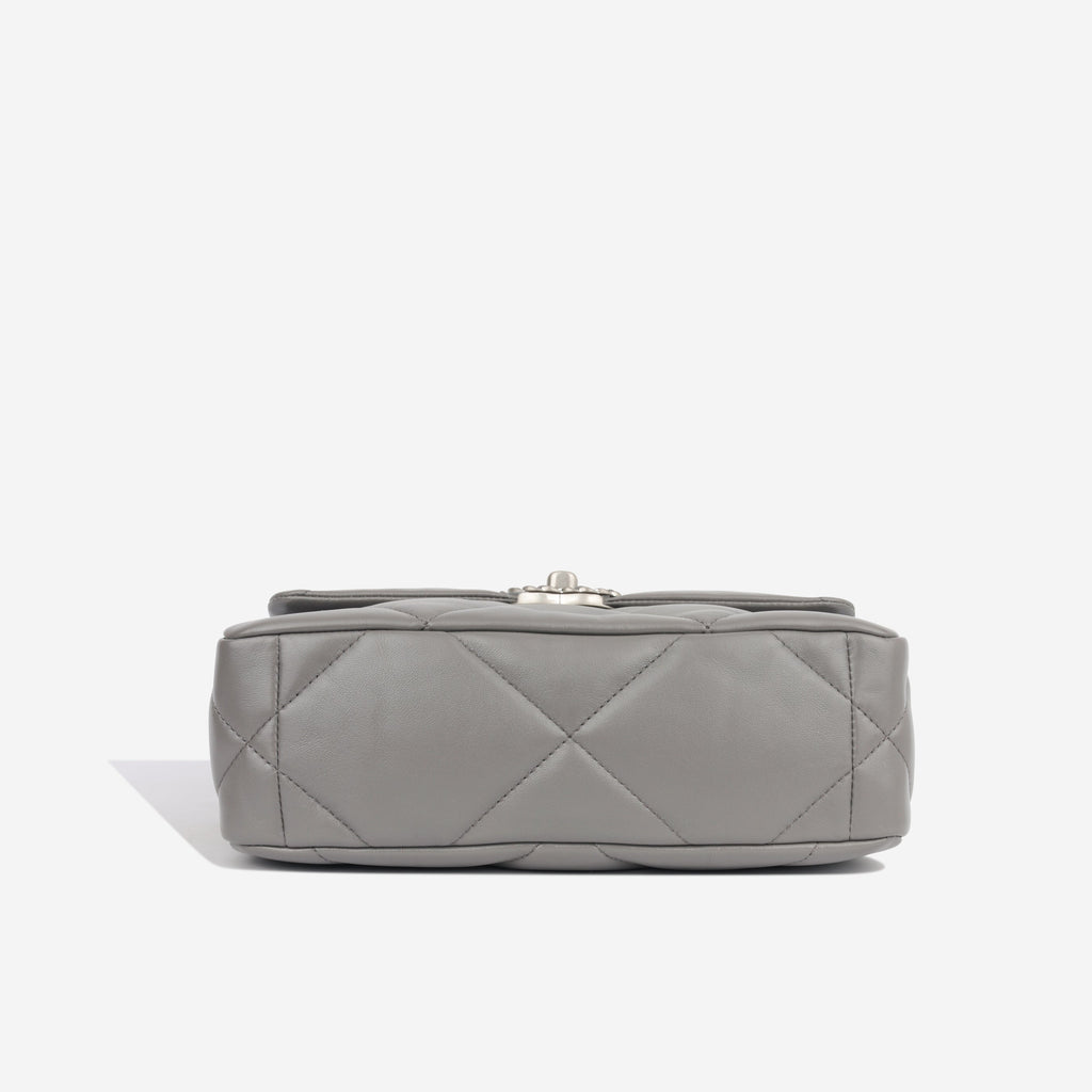 Chanel 19 - Small