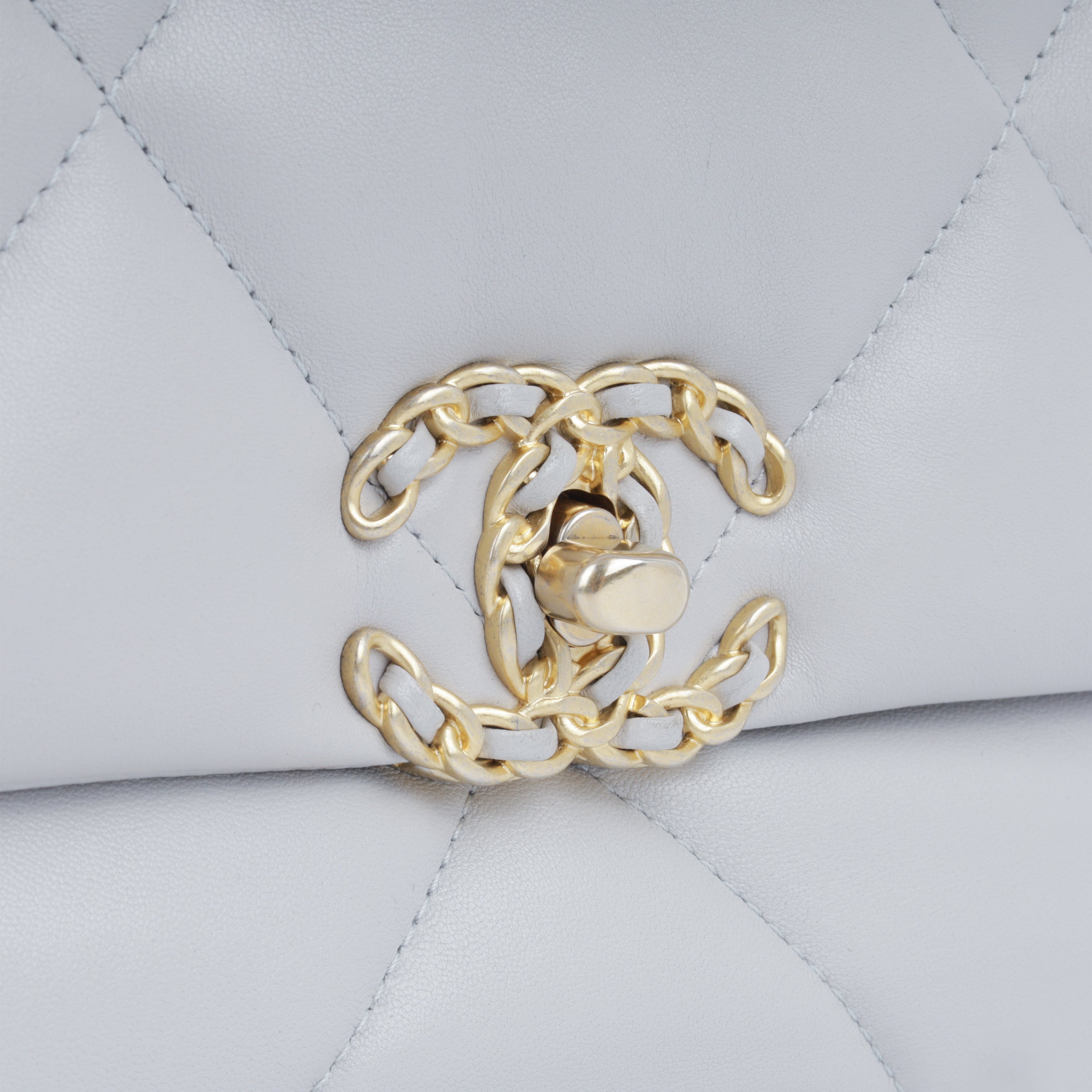 Chanel 19 - Small
