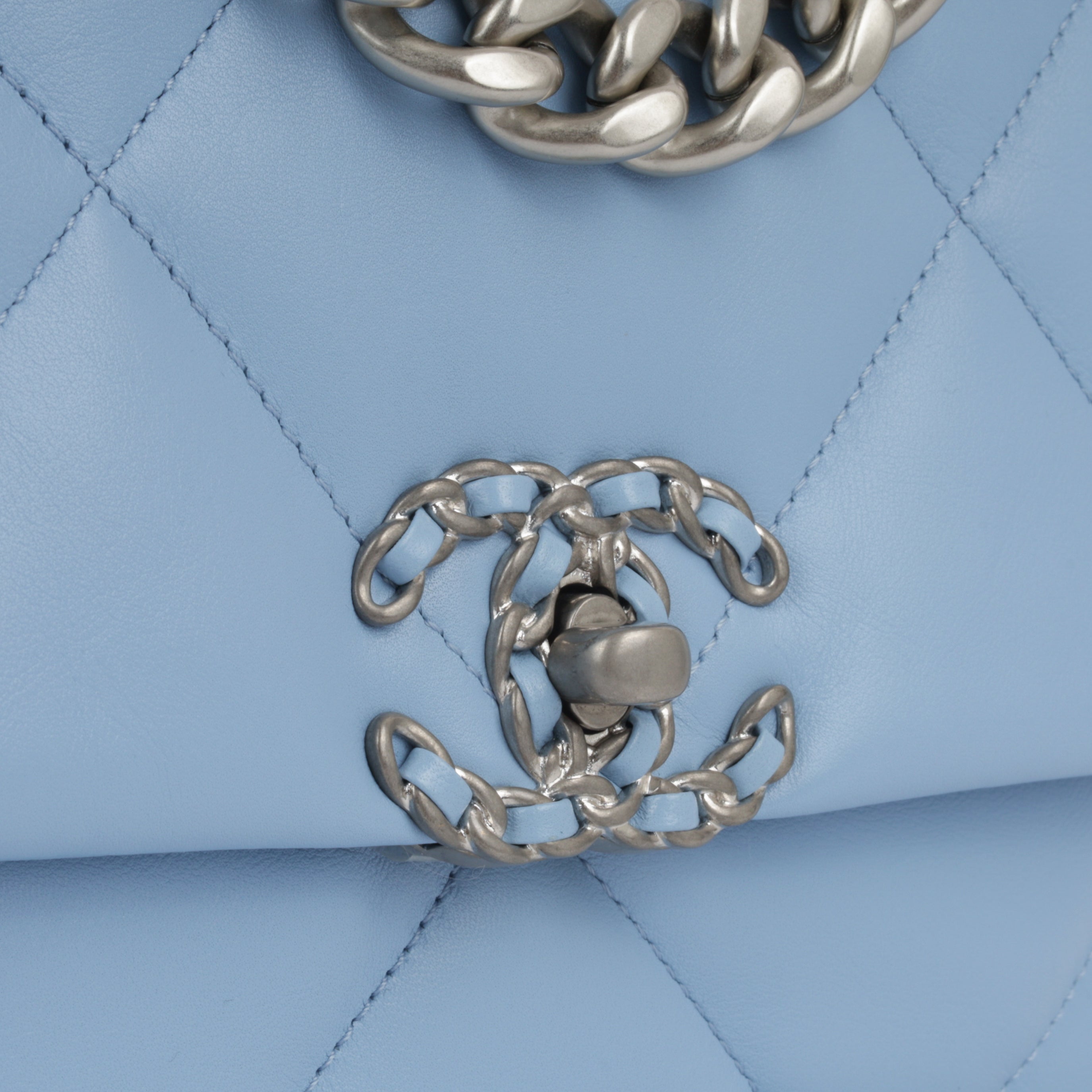 Chanel 19 - Small