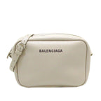 Balenciaga Medium Everyday Camera Bag (SHG-4Bwd7A)