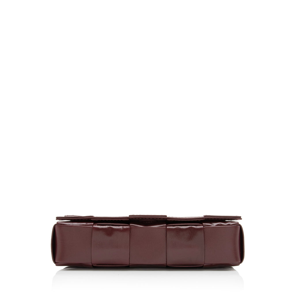 Bottega Veneta Distressed Calfskin Cassette Small Crossbody Bag (SHF-23109)
