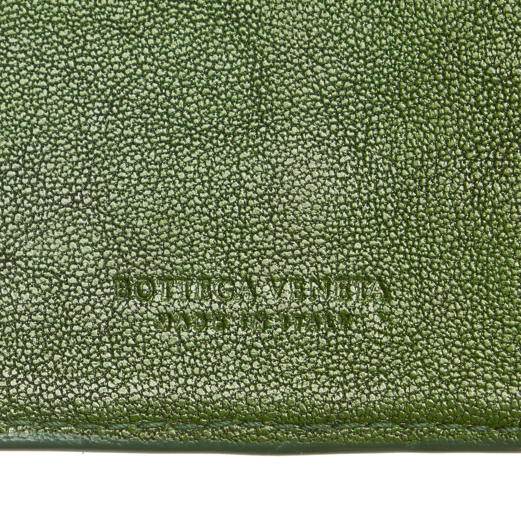 Bottega Veneta Intrecciato Leather Bifold Wallet (SHG-26767)