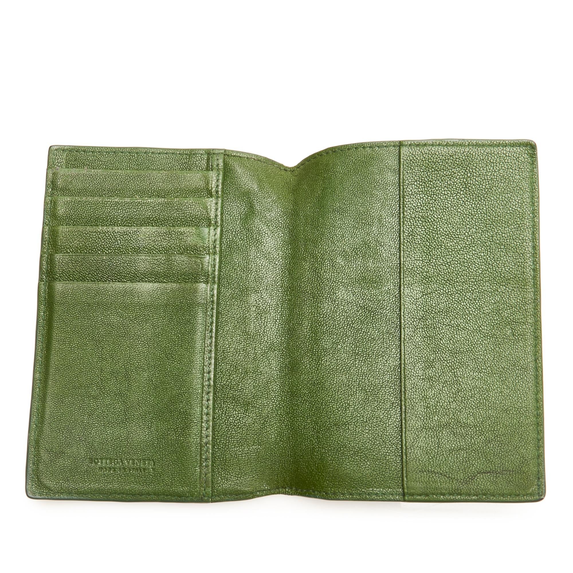 Bottega Veneta Intrecciato Leather Bifold Wallet (SHG-26767)