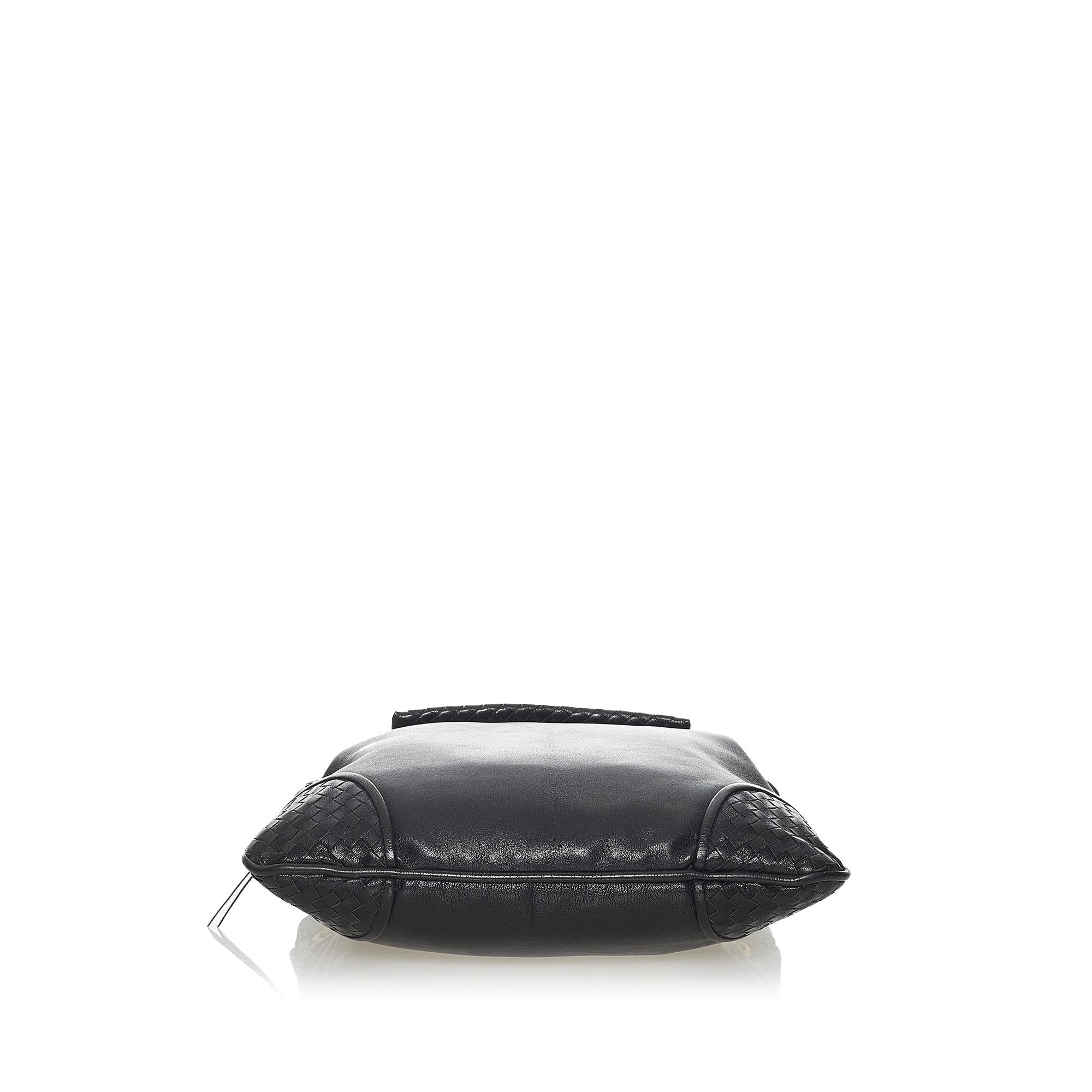 Bottega Veneta Intrecciato Leather Shoulder Bag (SHG-28132)