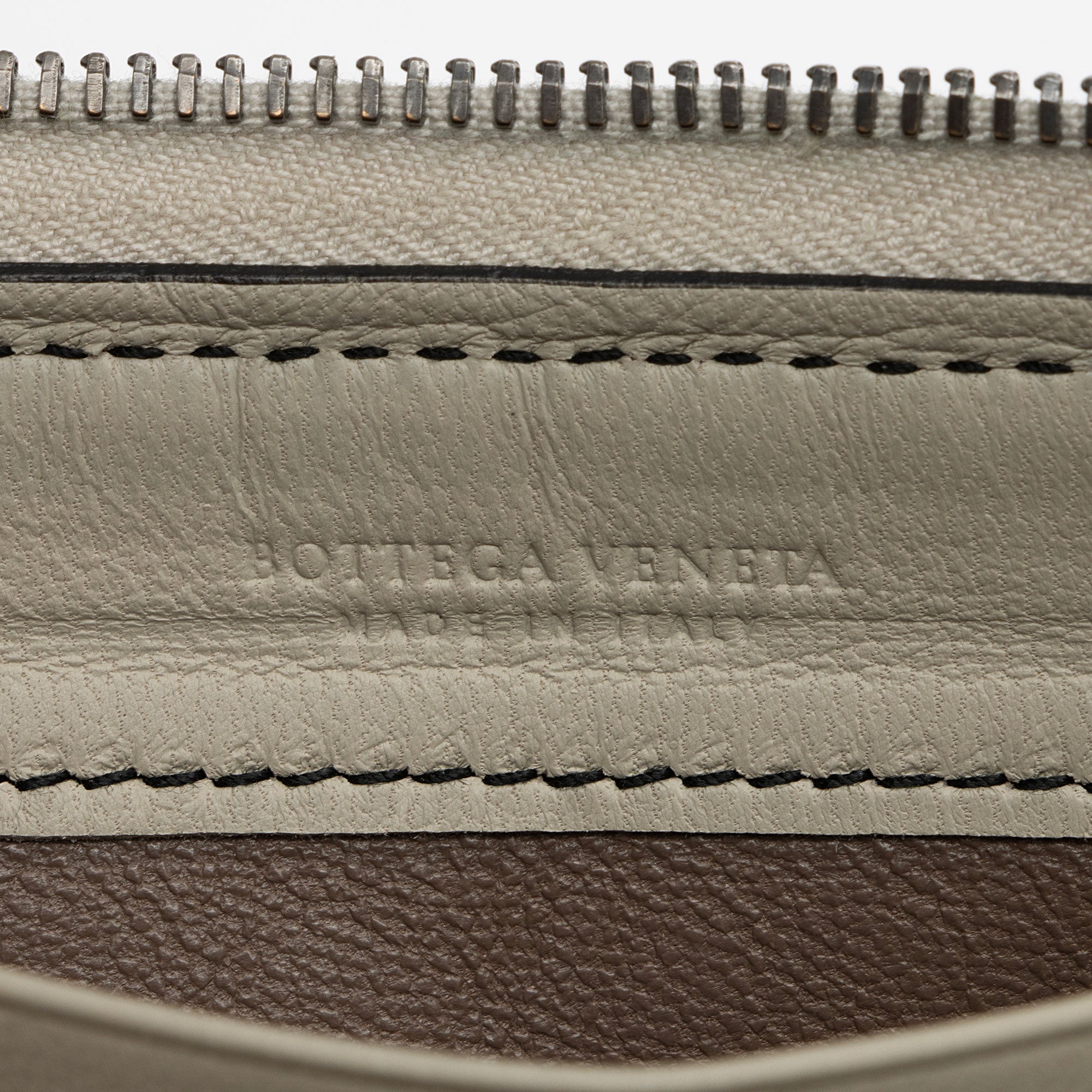 Bottega Veneta Intrecciato Nappa Zip Around Wallet (SHF-qhMg55)