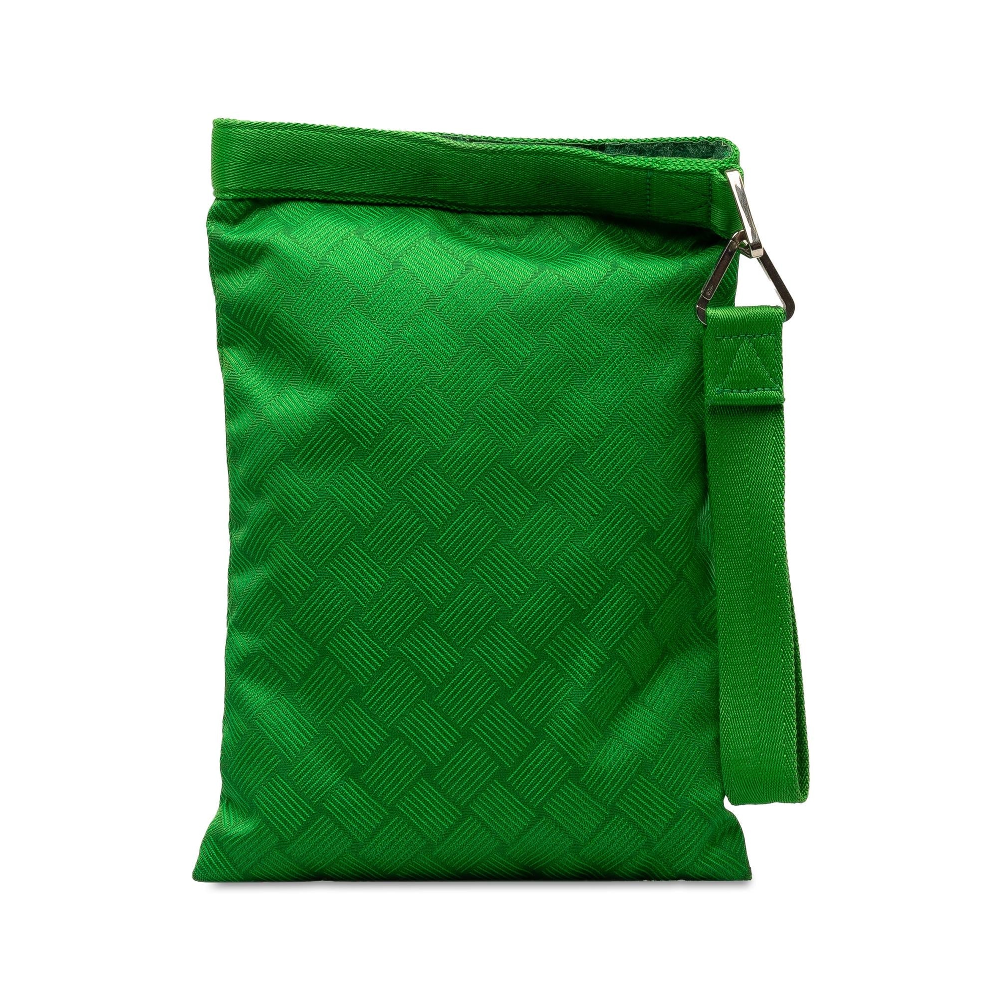 Bottega Veneta Nylon Wrist Pouch (SHG-T2zyA5)