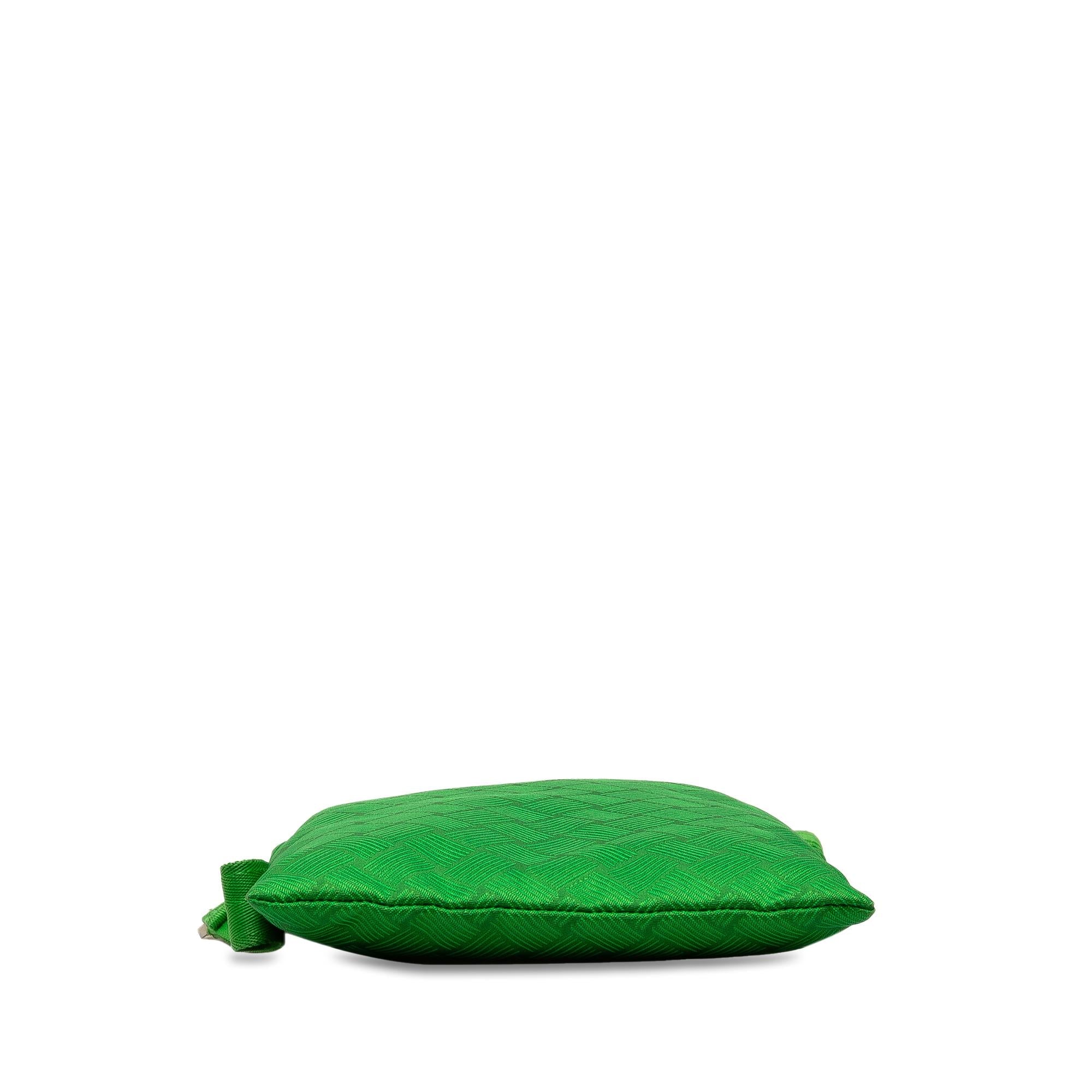 Bottega Veneta Nylon Wrist Pouch (SHG-T2zyA5)