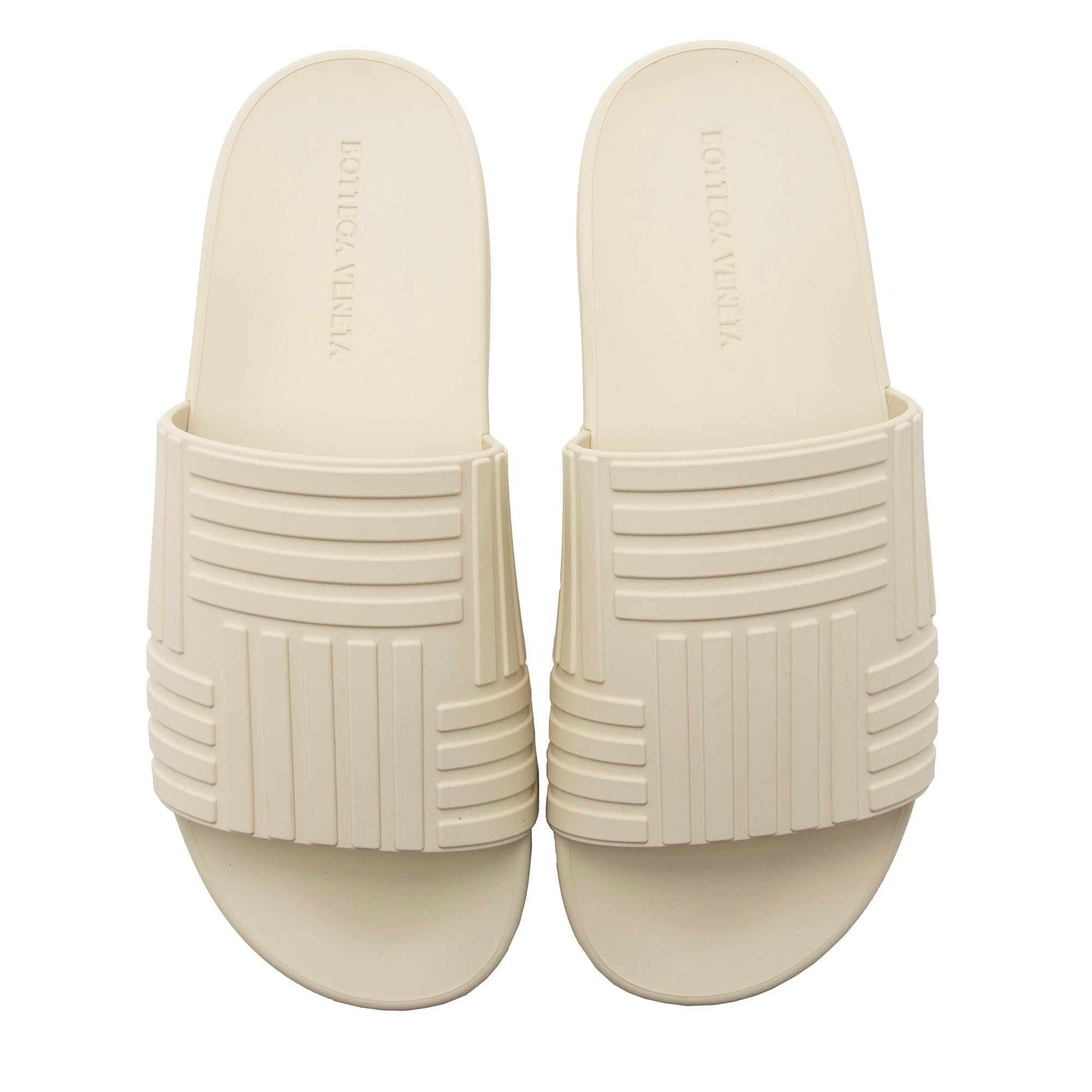 Bottega Veneta Rubber Intreccio Slider Sandals - Size 9 / 39 (SHF-mmT4Uz)