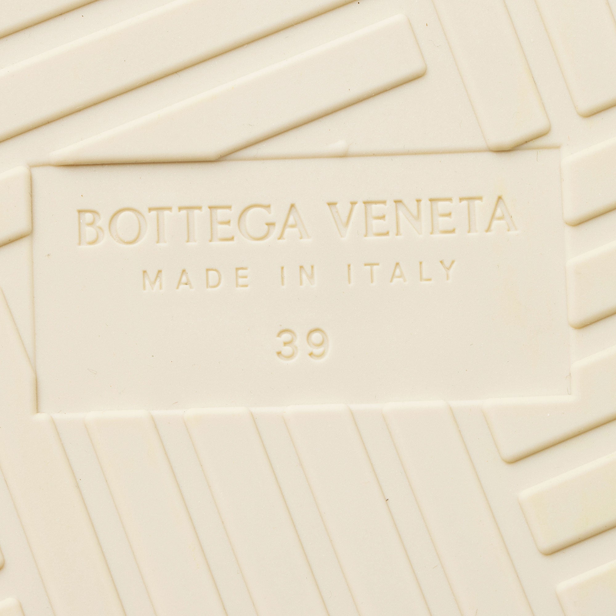 Bottega Veneta Rubber Intreccio Slider Sandals - Size 9 / 39 (SHF-mmT4Uz)