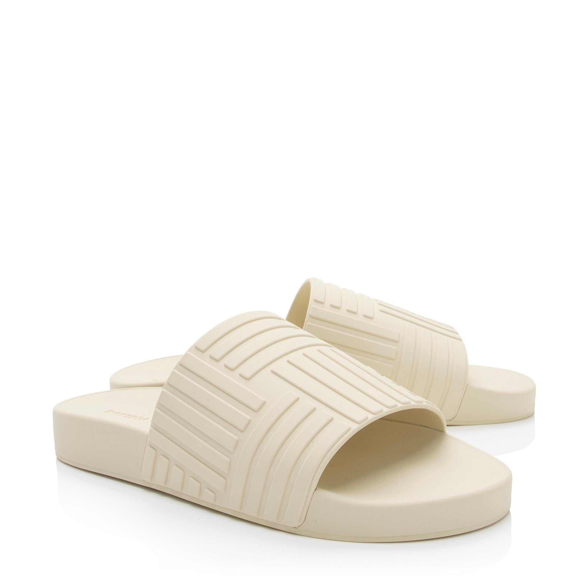 Bottega Veneta Rubber Intreccio Slider Sandals - Size 9 / 39 (SHF-mmT4Uz)