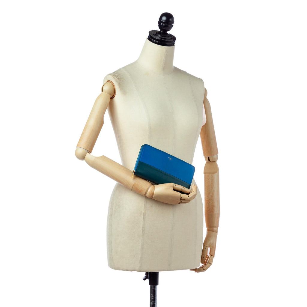 Celine Large Zipped Multifunction Bicolor Leather Wallet (SHG-ubPog5)