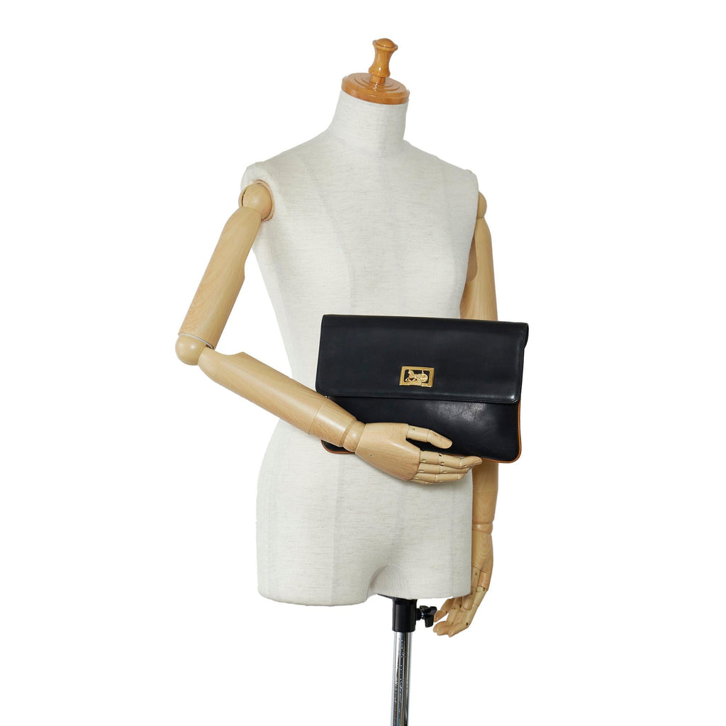 Celine Leather Clutch (SHG-9BXLOM)
