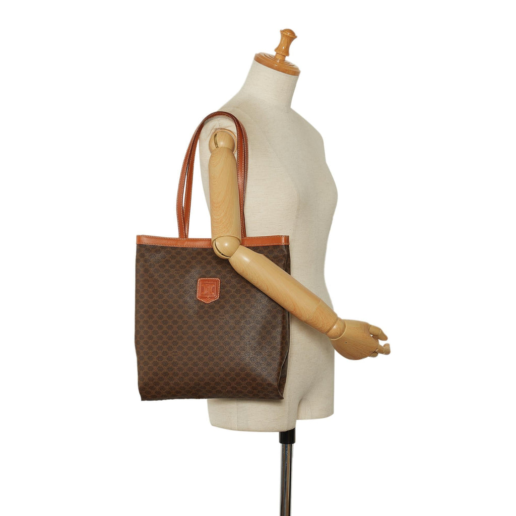 Celine Macadam Tote (SHG-f7B529)