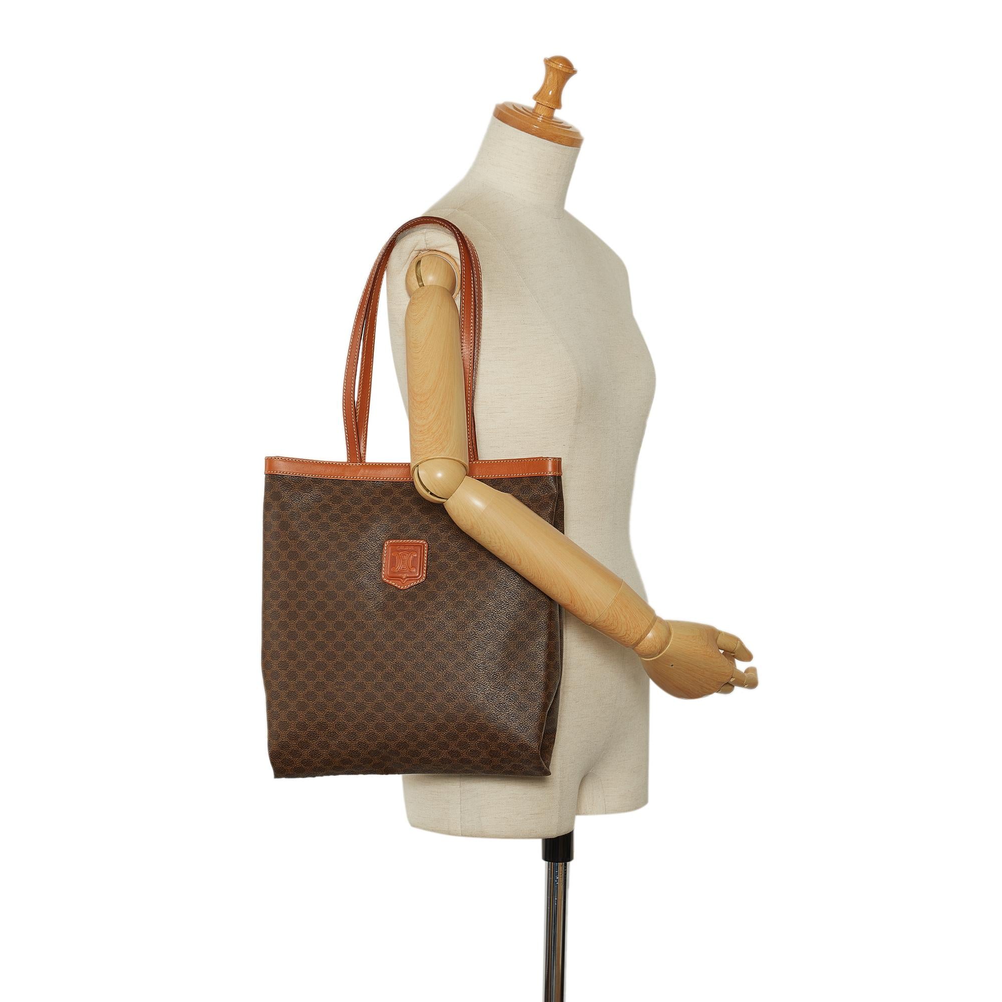 Celine Macadam Tote (SHG-f7B529)