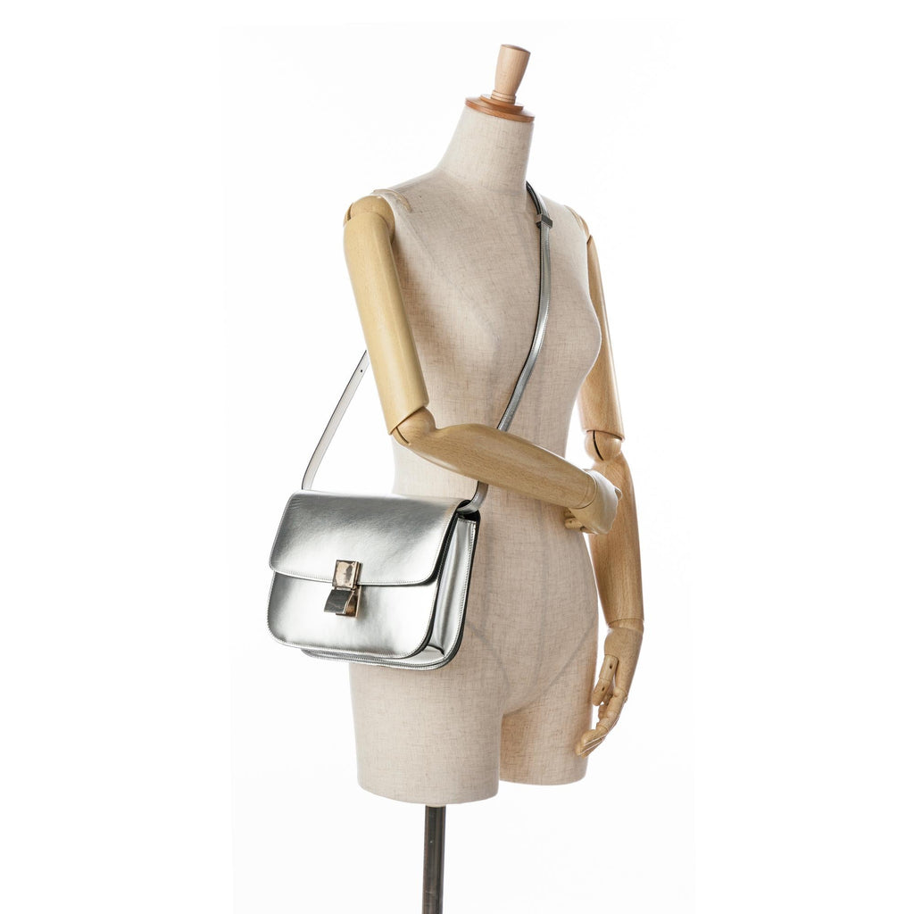 Celine Medium Calfskin Classic Box (SHG-pLwVlg)