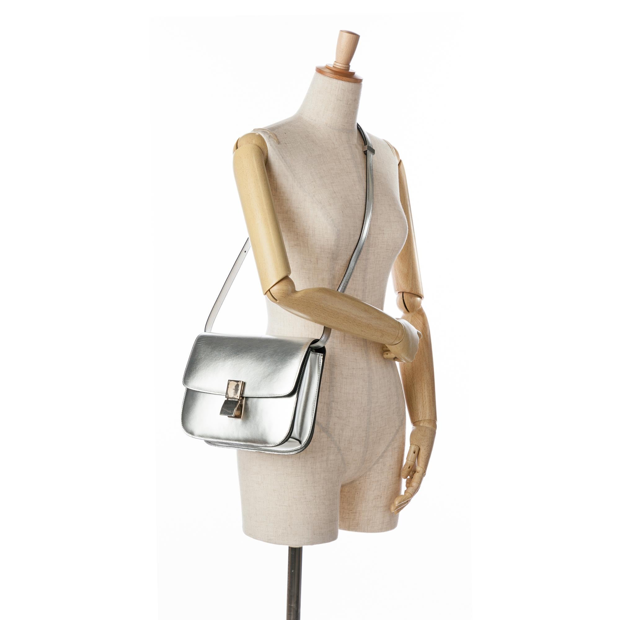 Celine Medium Calfskin Classic Box (SHG-pLwVlg)