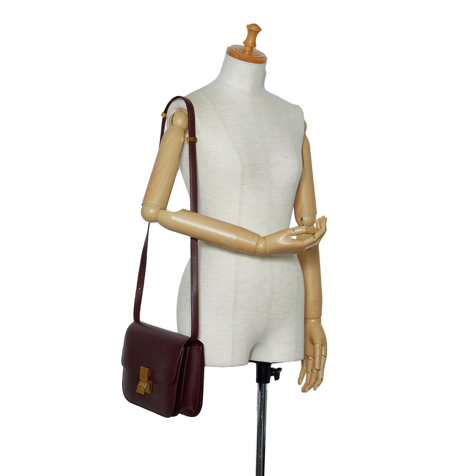 Celine Medium Calfskin Classic Box (SHG-IAHhVX)