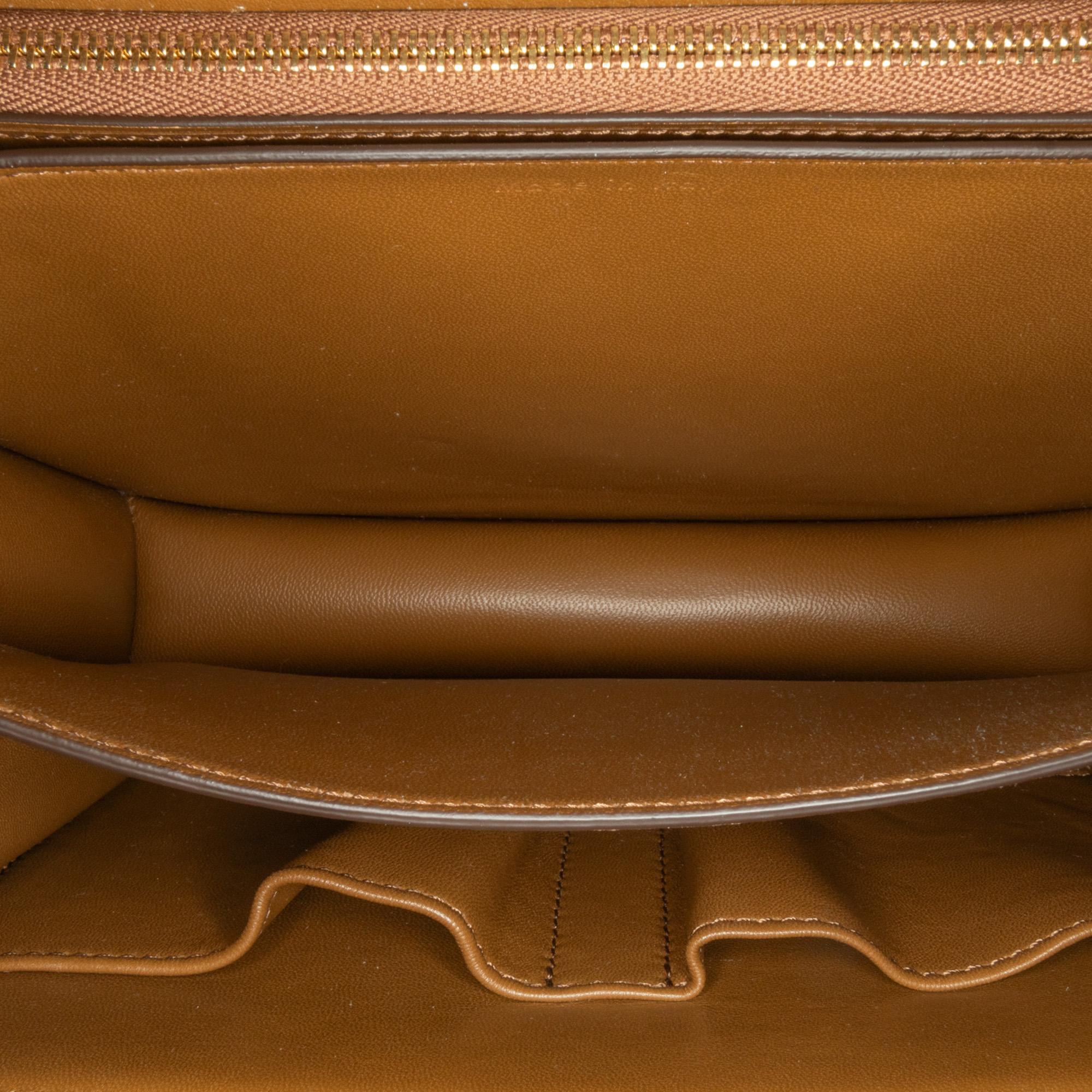 Celine Medium Classic Box (SHG-JqmbIc)