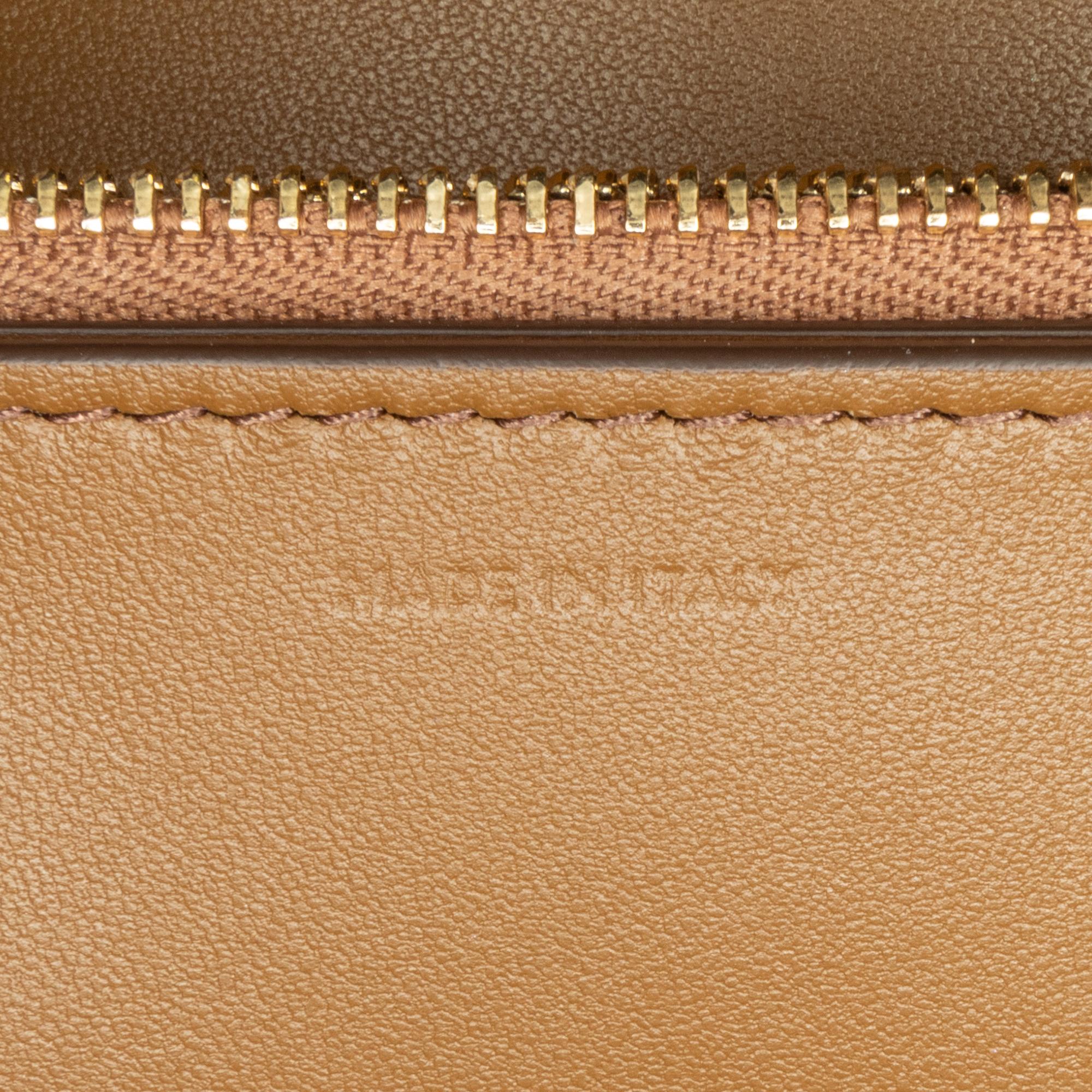 Celine Medium Classic Box (SHG-gut8Xz)
