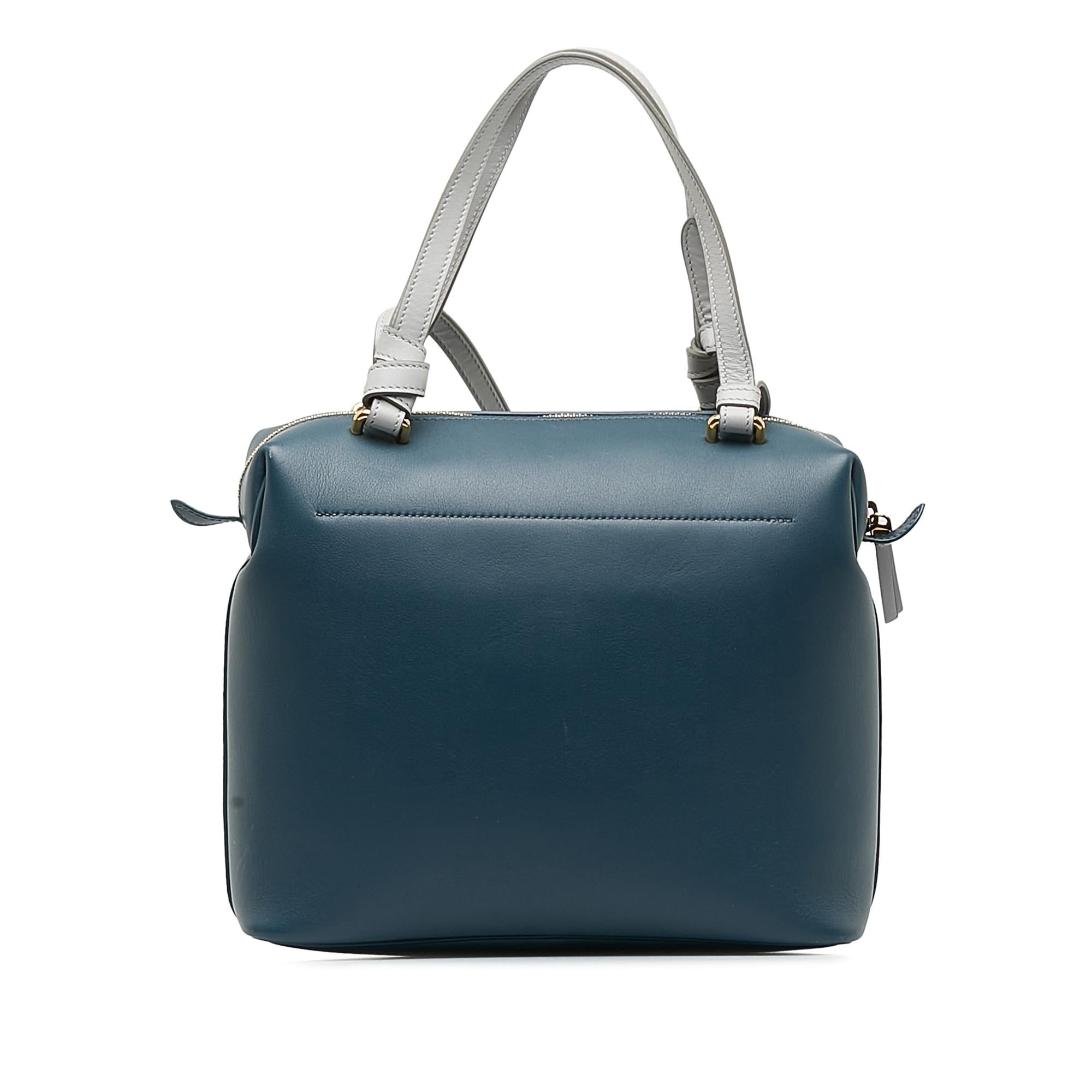 Celine Small Soft Cube Bag (SHG-tVOezK)